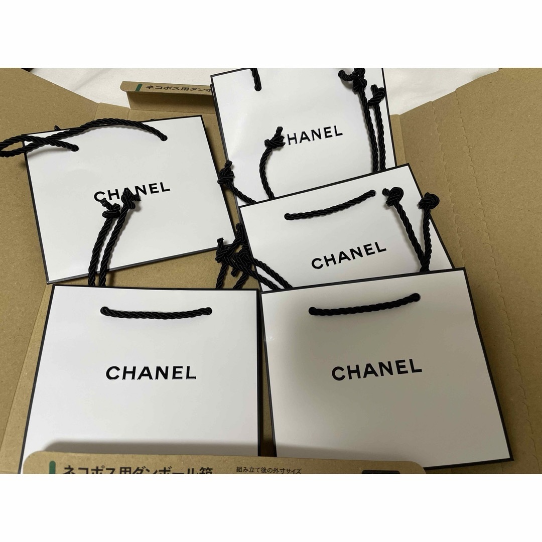 CHANEL(シャネル)のシャネル　コスメ　ショップ袋　ショッパー　5枚 レディースのバッグ(ショップ袋)の商品写真