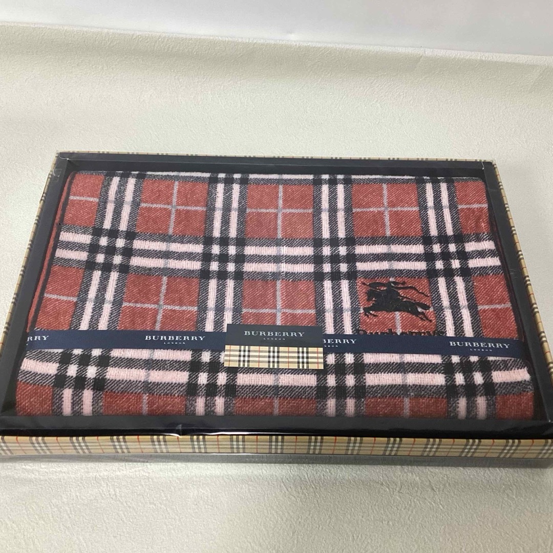 BURBERRY(バーバリー)のBURBERRY バスタオル インテリア/住まい/日用品の日用品/生活雑貨/旅行(タオル/バス用品)の商品写真