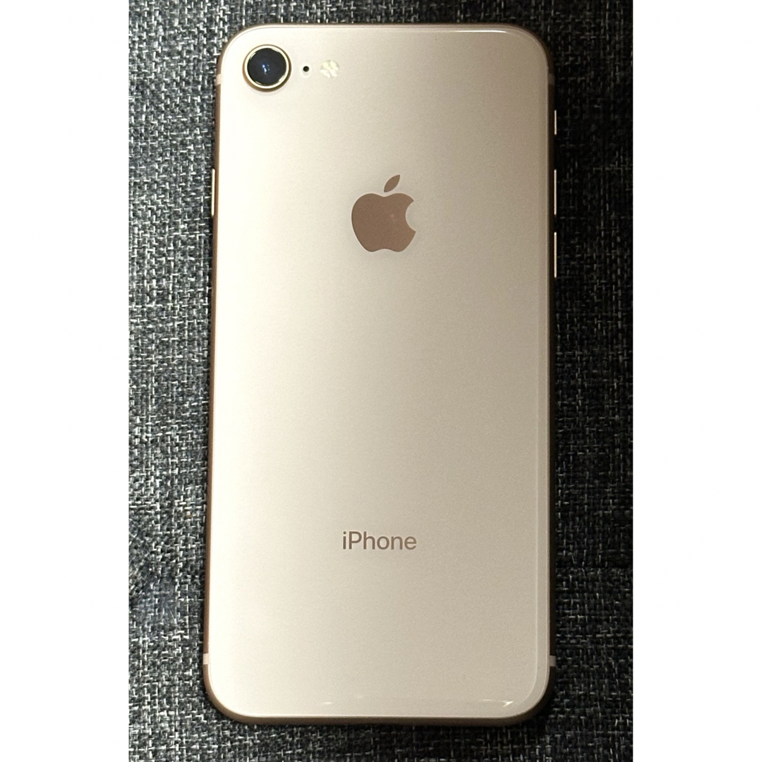 iPhone(アイフォーン)のiPhone8 64GB ゴールド SIMフリー スマホ/家電/カメラのスマートフォン/携帯電話(スマートフォン本体)の商品写真