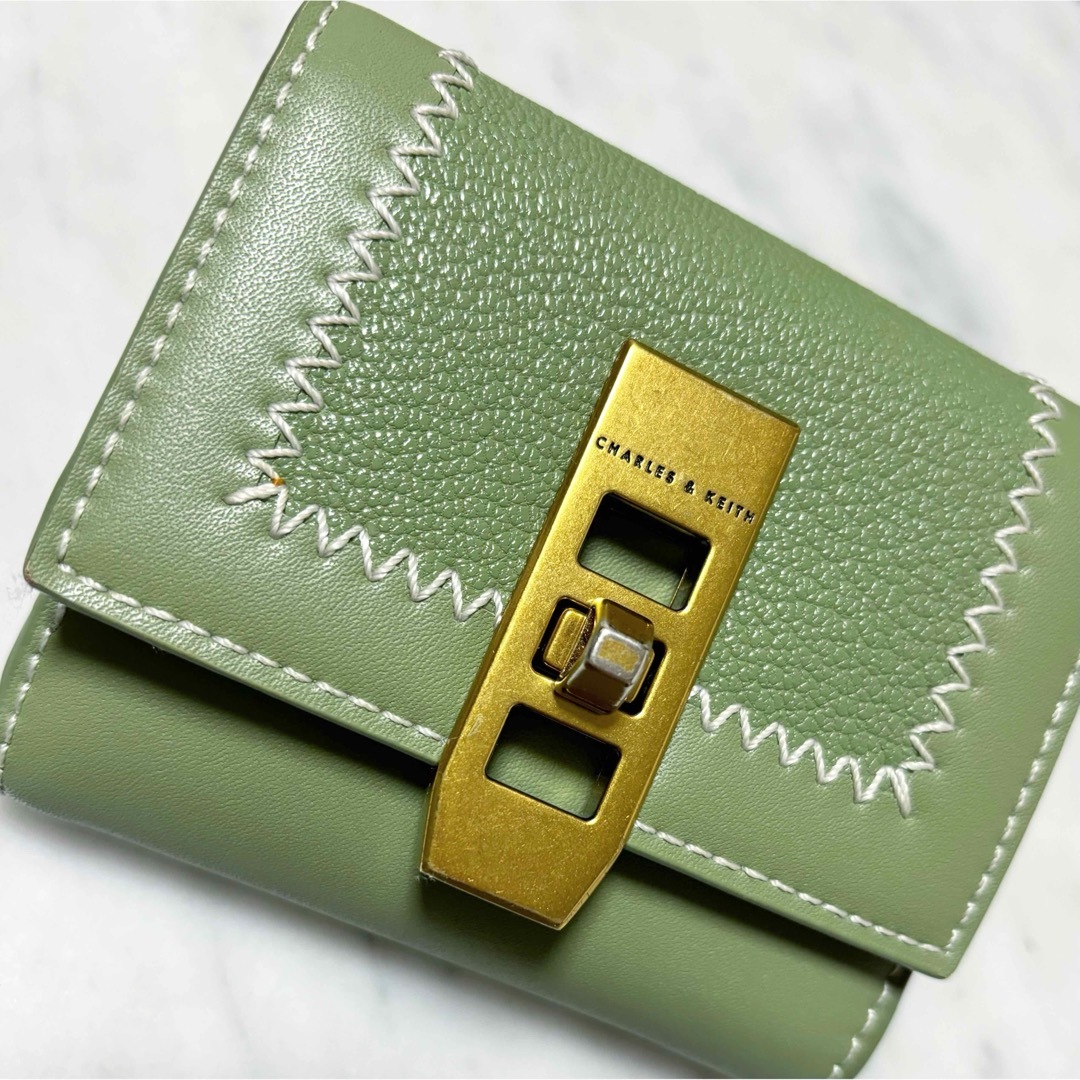 Charles and Keith(チャールズアンドキース)のCharles & Keith Stitch Wallet セージグリーン 財布 レディースのファッション小物(財布)の商品写真