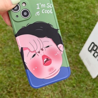 【大人気】iPhone15　スマホ　ケース　韓国　緑　変顔　男子　面白　個性的(iPhoneケース)