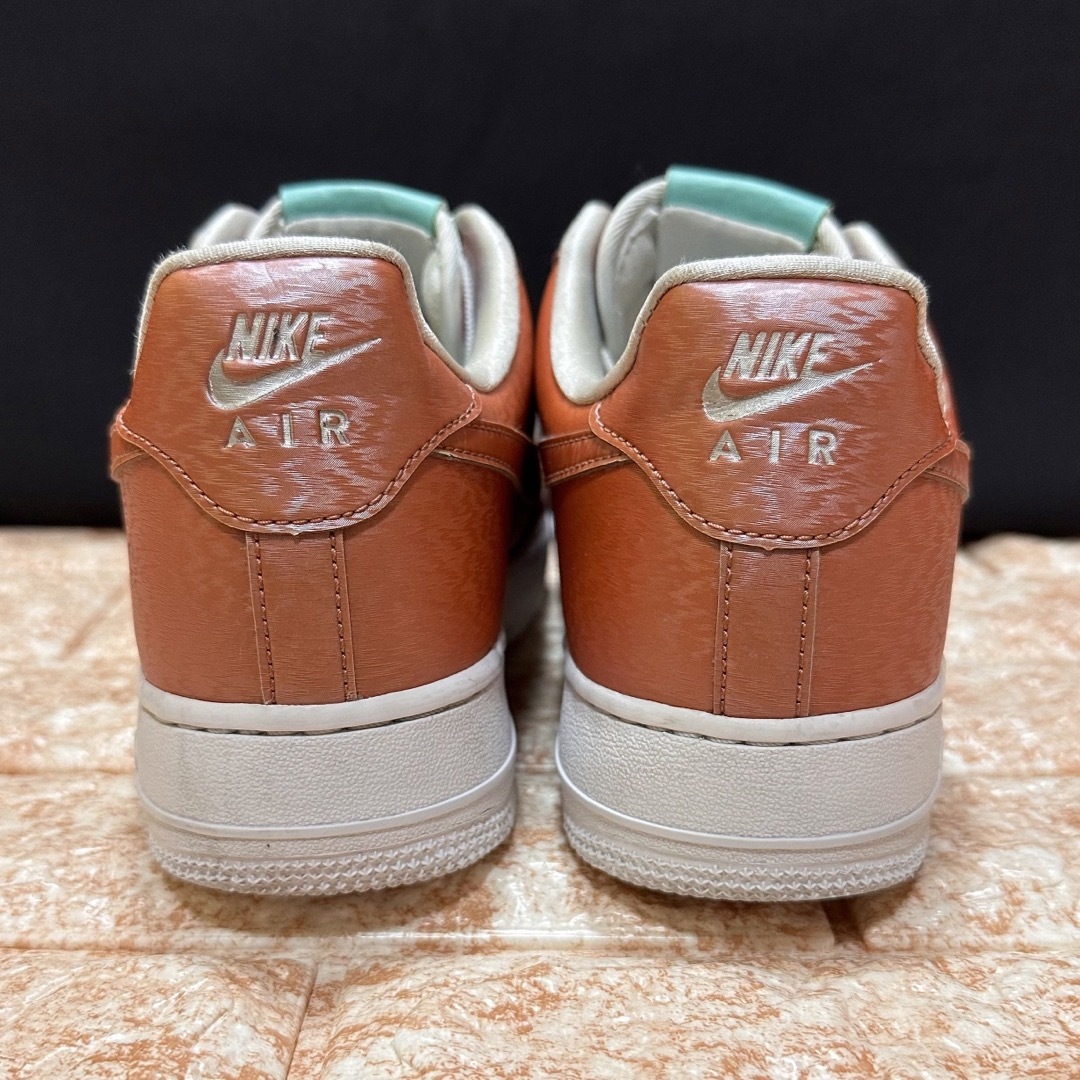 NIKE(ナイキ)の激レア NIKE AIR FORCE 1 '07 LOW LV8 QS カッパー メンズの靴/シューズ(スニーカー)の商品写真