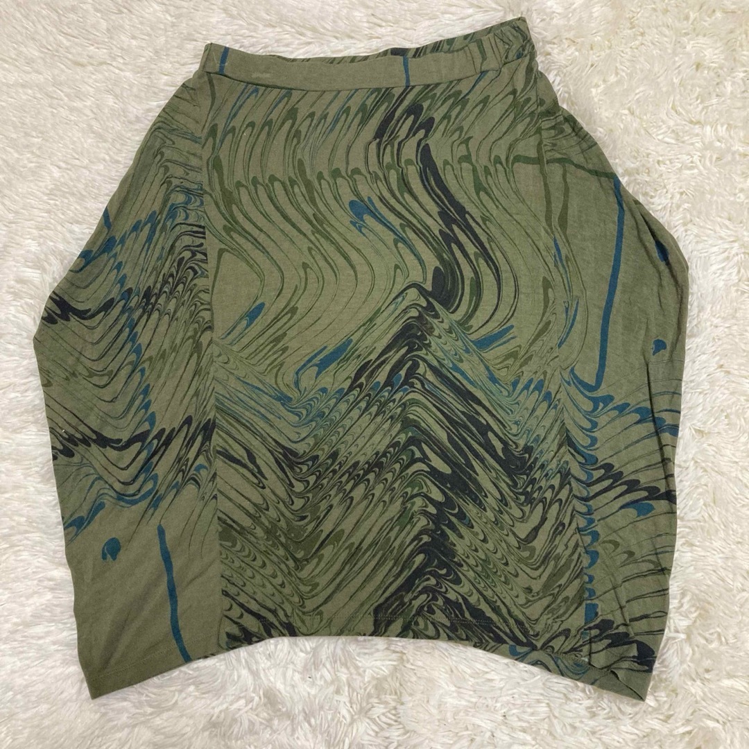 ISSEY MIYAKE(イッセイミヤケ)のイッセイミヤケ　プリント　デザイン　スカート レディースのスカート(ひざ丈スカート)の商品写真