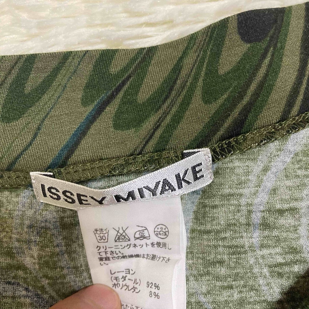 ISSEY MIYAKE(イッセイミヤケ)のイッセイミヤケ　プリント　デザイン　スカート レディースのスカート(ひざ丈スカート)の商品写真