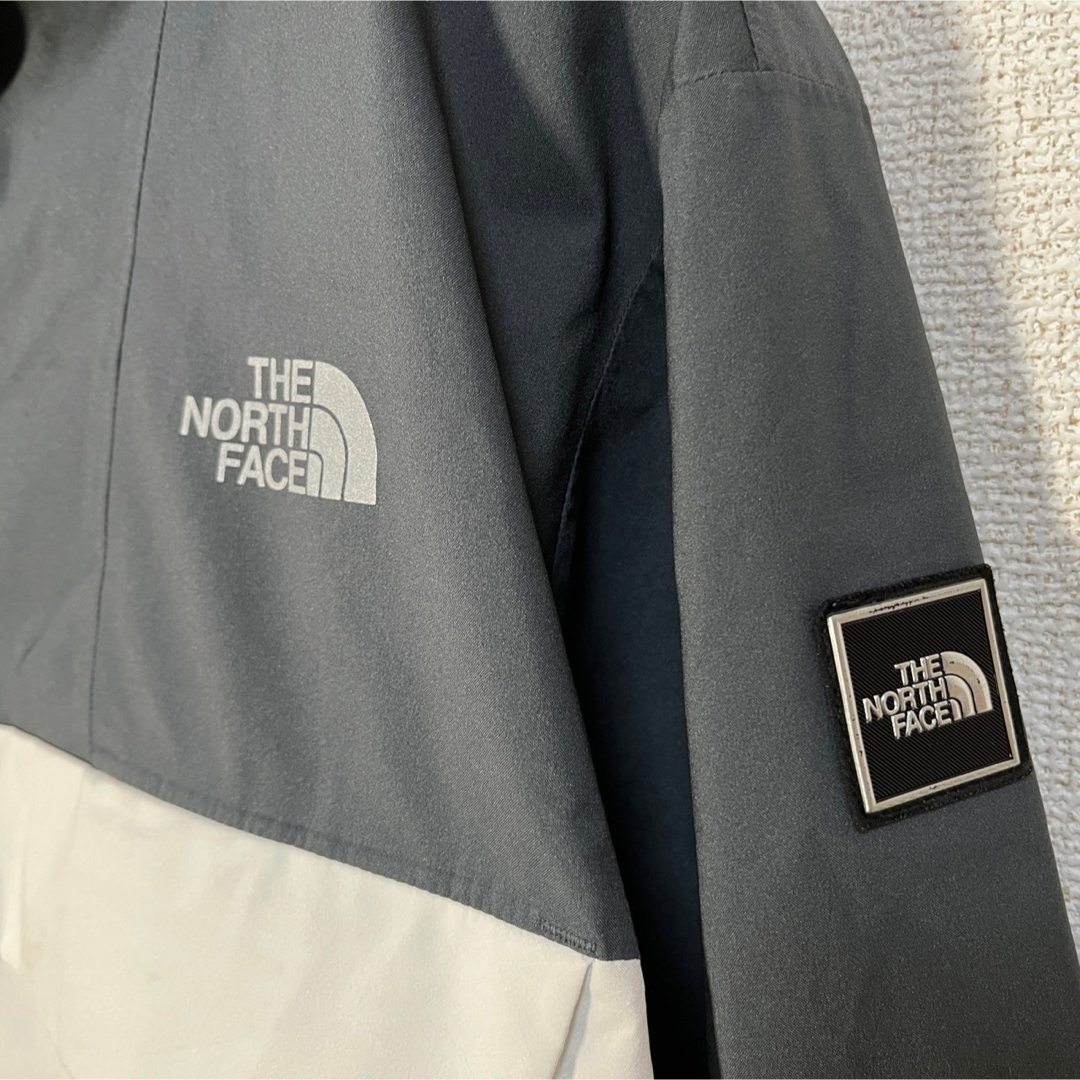 THE NORTH FACE(ザノースフェイス)の【ノースフェイス】マウンテンパーカー　アノラック　肩ロゴ　グレーホワイト　２R メンズのジャケット/アウター(マウンテンパーカー)の商品写真