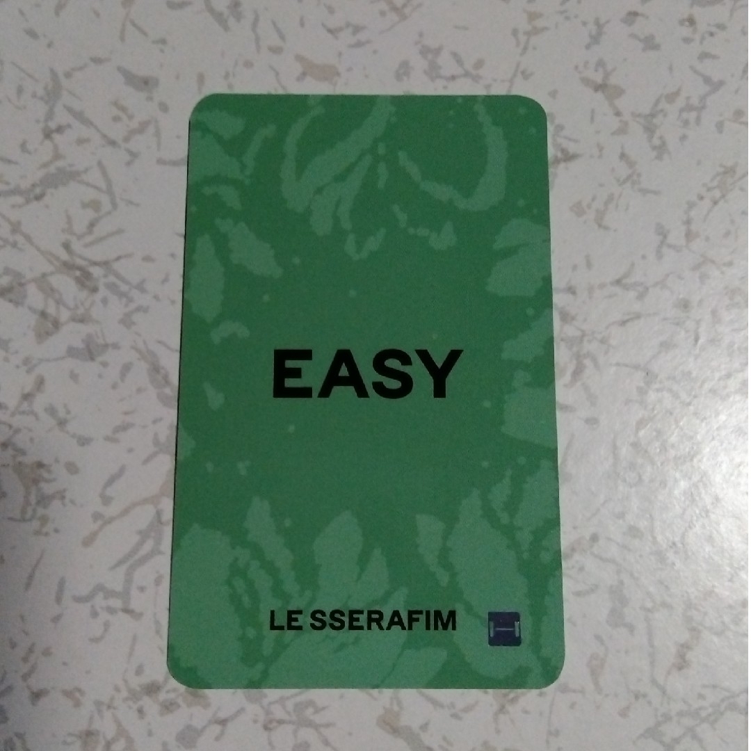 LE SSERAFIM(ルセラフィム)のLE SSERAFIM EASY トレカ ウンチェ エンタメ/ホビーのCD(K-POP/アジア)の商品写真