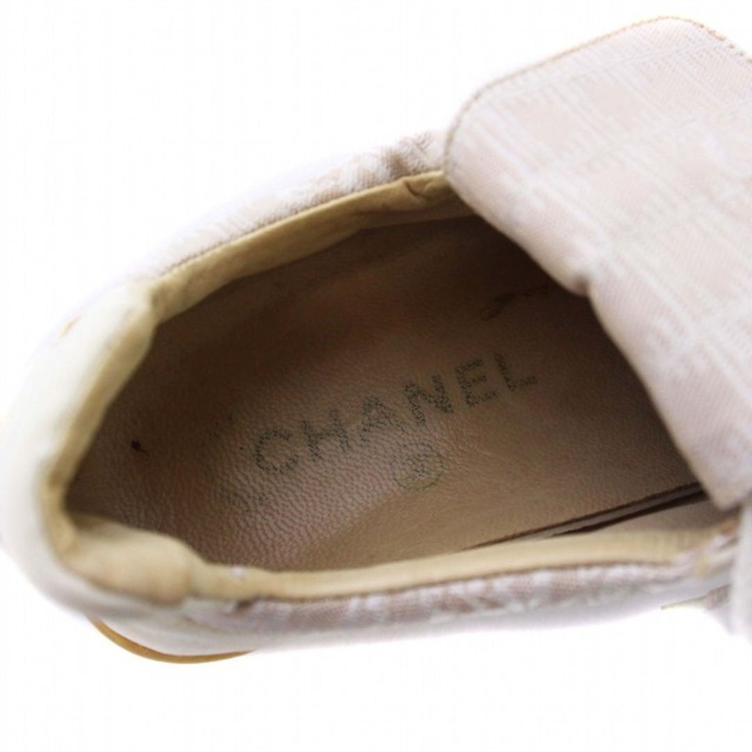 CHANEL(シャネル)のシャネル ココマーク スニーカー ローカット 総柄 23cm 白 ベージュ レディースの靴/シューズ(スニーカー)の商品写真