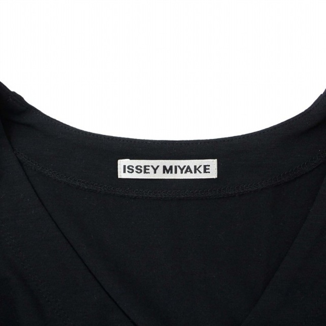 ISSEY MIYAKE(イッセイミヤケ)のイッセイミヤケ ノースリーブワンピース ひざ丈 Vネック 切替 半袖 黒 白 レディースのワンピース(ひざ丈ワンピース)の商品写真