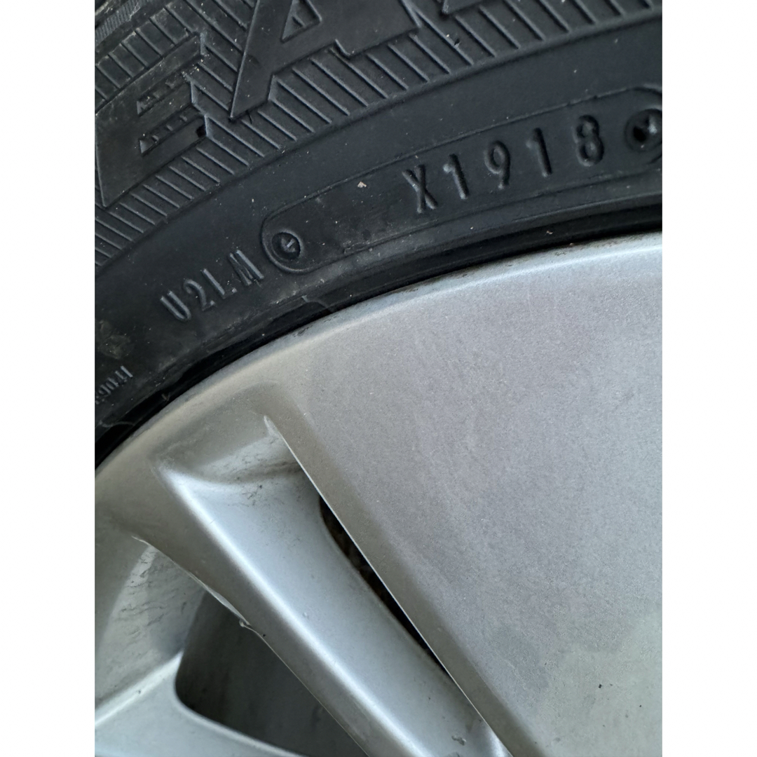 Goodyear(グッドイヤー)のバリ山ホイール付きスタッドレスタイヤ  215/55/17  自動車/バイクの自動車(タイヤ・ホイールセット)の商品写真