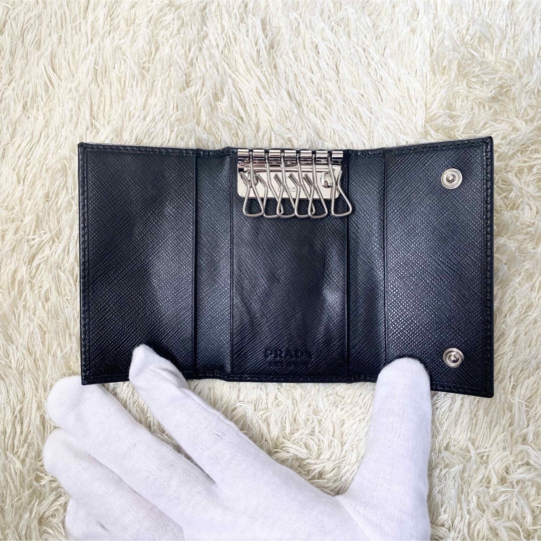 PRADA(プラダ)の極美品✨PRADA プラダ エンボス キーケース ブラック NERO 6連 メンズのファッション小物(キーケース)の商品写真