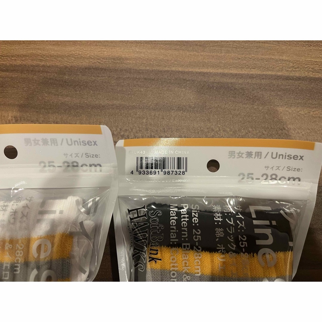 福岡ソフトバンクホークス(フクオカソフトバンクホークス)のソフトバンクホークス ファミマ 地域限定 ソックス ブラック・ホワイト2足販売 メンズのレッグウェア(ソックス)の商品写真