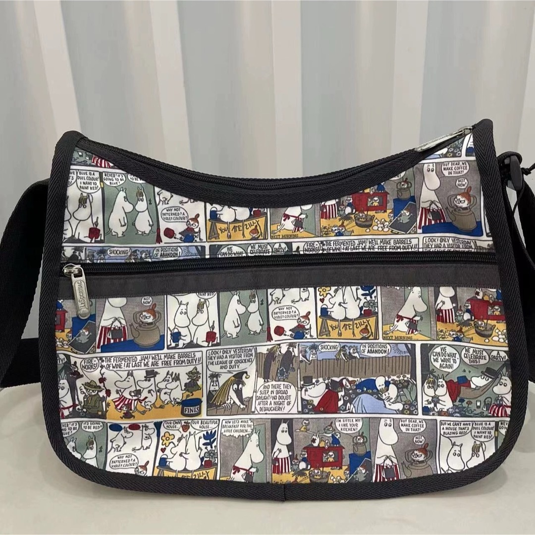 LeSportsac(レスポートサック)の【新品】レスポートサック  ムーミン コミックス　　ショルダー　ポーチ付き レディースのバッグ(ショルダーバッグ)の商品写真