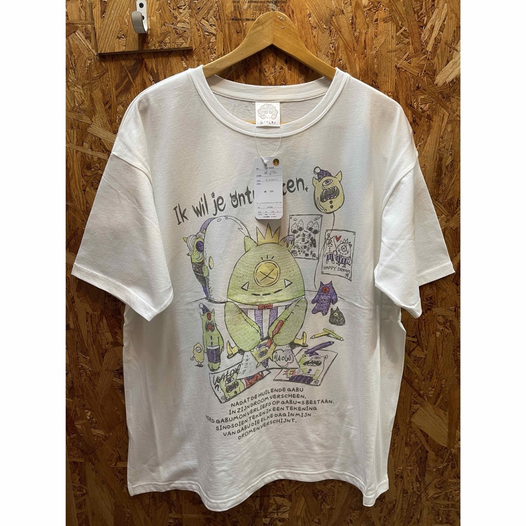 ScoLar(スカラー)のscolar スカラー　141626：夢見るガブモンと執事のプリントTシャツ レディースのトップス(Tシャツ(半袖/袖なし))の商品写真