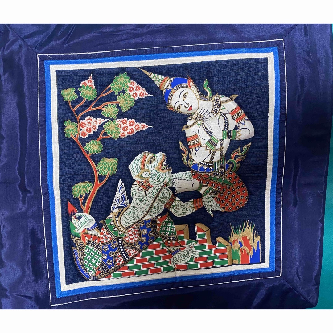 タイ王国🌹友人の名古屋社長夫妻からの頂き物　タイの寺院で購入したシルクのカバー その他のその他(その他)の商品写真