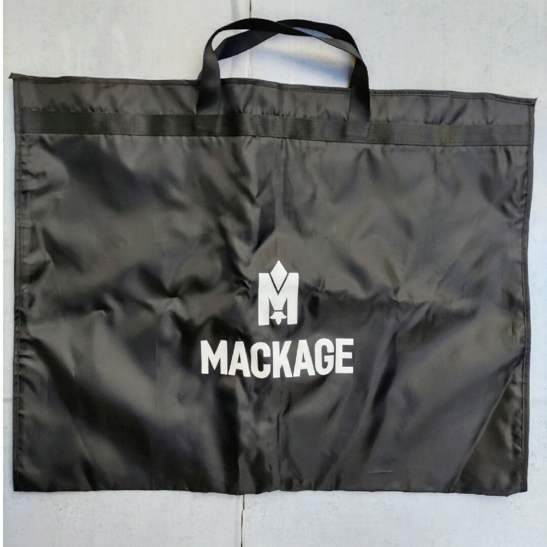 Mackage(マッカージュ)の【新品非売品】MACKAGE(マッカージュ)　オリジナル　ガーメントケース レディースのジャケット/アウター(ダウンコート)の商品写真