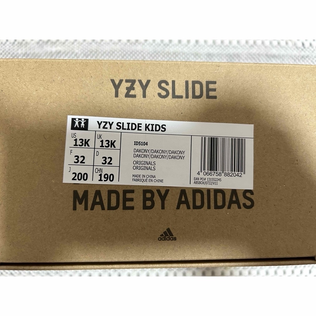 YEEZY（adidas）(イージー)のadidas KIDS YEEZY Slide "Dark Onyx"20cm キッズ/ベビー/マタニティのキッズ靴/シューズ(15cm~)(サンダル)の商品写真