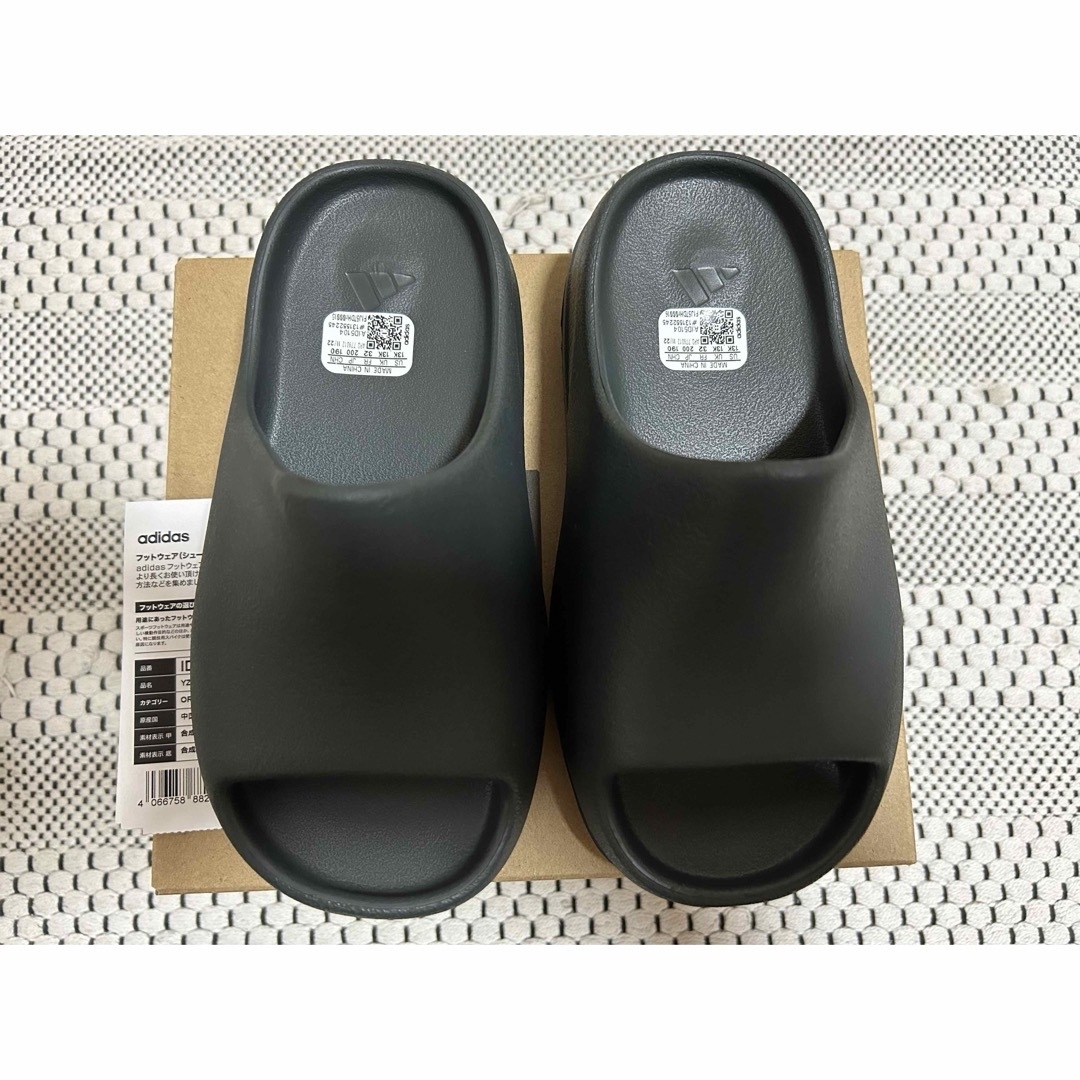 YEEZY（adidas）(イージー)のadidas KIDS YEEZY Slide "Dark Onyx"20cm キッズ/ベビー/マタニティのキッズ靴/シューズ(15cm~)(サンダル)の商品写真