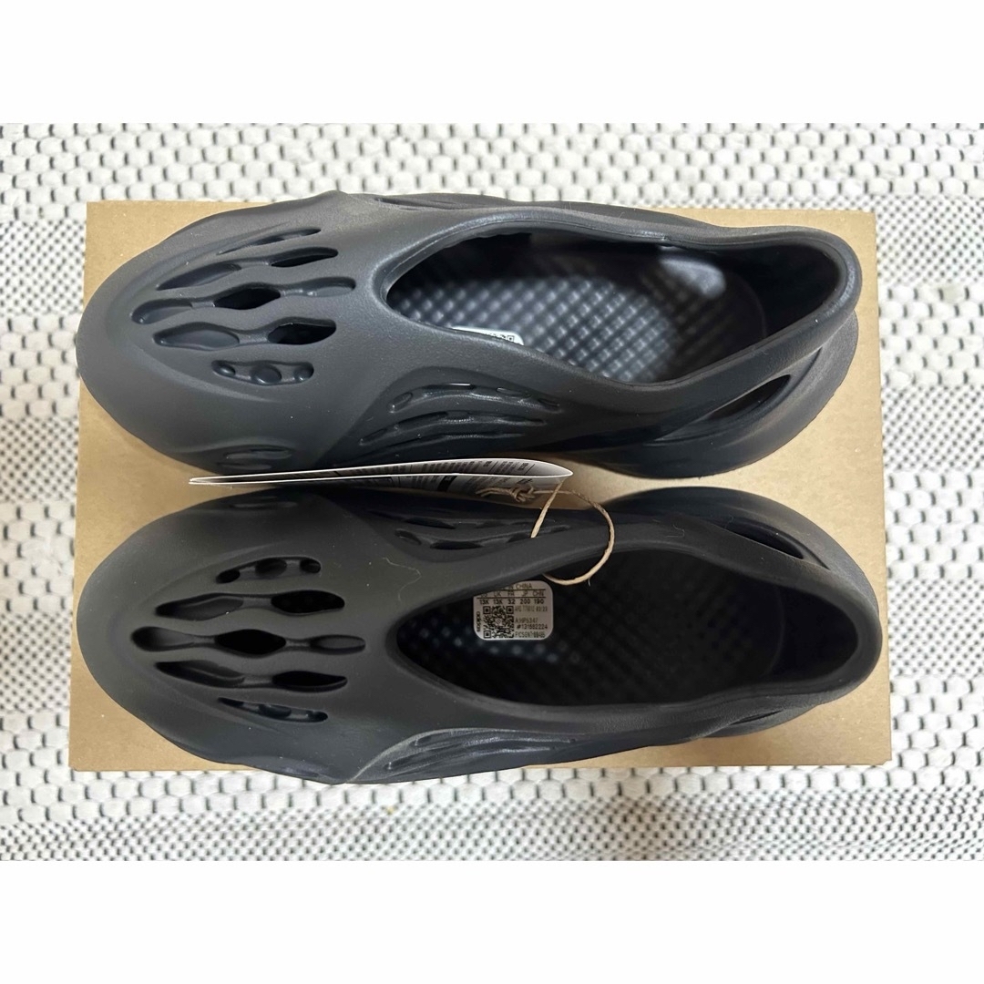 YEEZY（adidas）(イージー)のadidas KIDS YEEZY Foam Runner "Onyx"20cm キッズ/ベビー/マタニティのキッズ靴/シューズ(15cm~)(サンダル)の商品写真