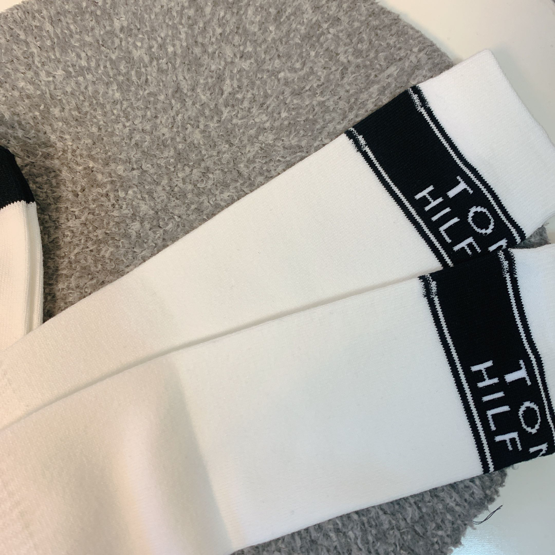 TOMMY HILFIGER(トミーヒルフィガー)のTOMMY HILFIGER レディス ハイソックス color white スポーツ/アウトドアのゴルフ(ウエア)の商品写真