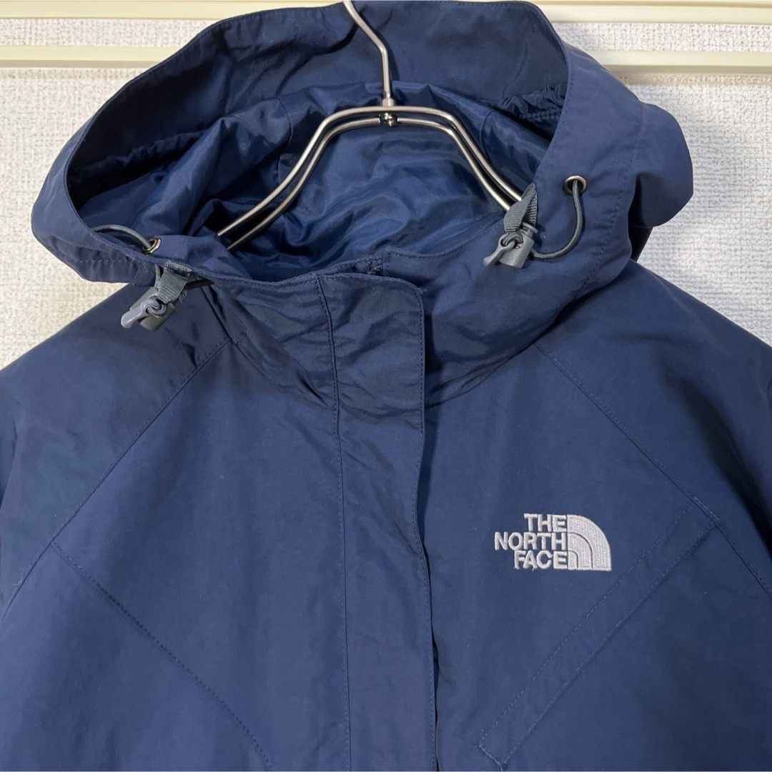 THE NORTH FACE(ザノースフェイス)の【ノースフェイス】マウンテンパーカー　ネイビー紺色　刺繍　ワンポイント　１R レディースのジャケット/アウター(その他)の商品写真