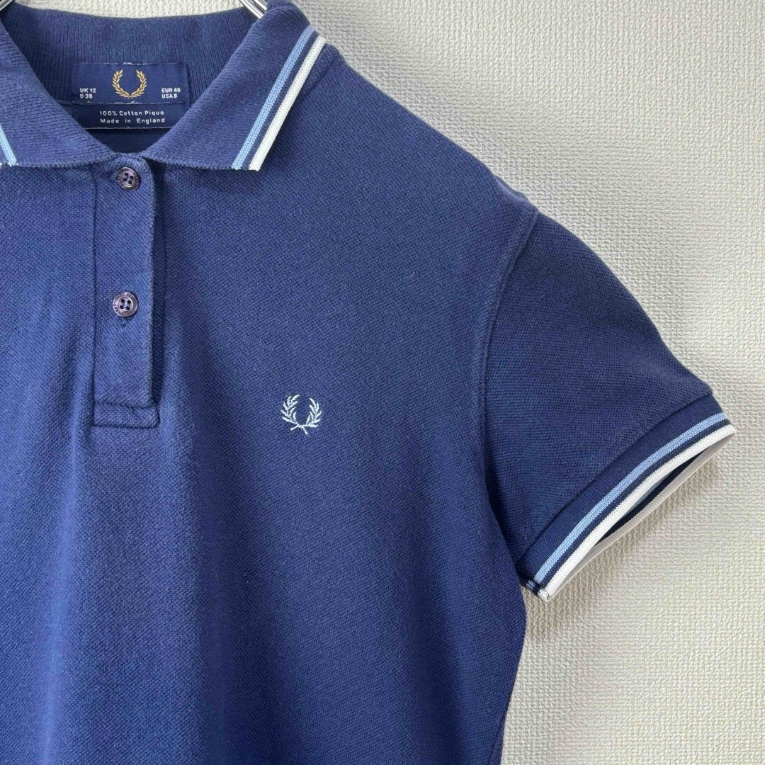 FRED PERRY(フレッドペリー)の人気　フレッドペリー　レディース　ポロシャツ　英国製　青白　12 L 古着 レディースのトップス(ポロシャツ)の商品写真