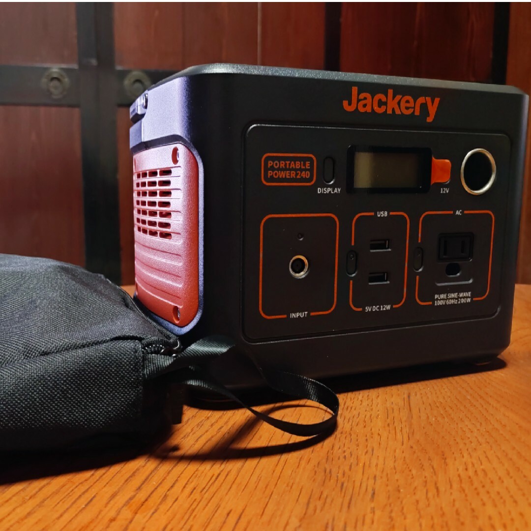 【美品】jackery 240 ポータブル電源 スマホ/家電/カメラのスマートフォン/携帯電話(バッテリー/充電器)の商品写真