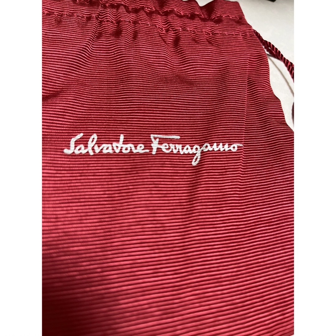 Salvatore Ferragamo(サルヴァトーレフェラガモ)の巾着袋　サルヴァトーレ フェラガモ レディースのファッション小物(その他)の商品写真