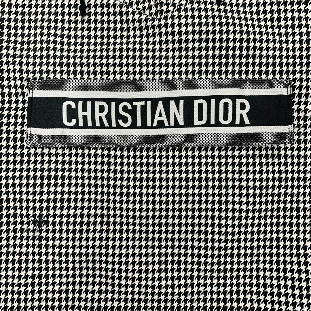 Christian Dior(クリスチャンディオール)の9338 クリスチャンディオール アノラック ハーフジップ パーカーフーディ レディースのジャケット/アウター(ブルゾン)の商品写真