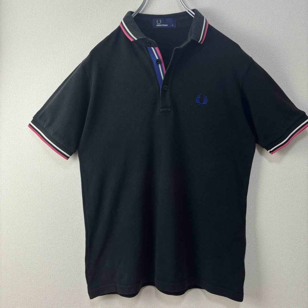 FRED PERRY(フレッドペリー)の人気　フレッドペリー　ポロシャツ　黒　青　白　ピンク　S古着 メンズのトップス(ポロシャツ)の商品写真