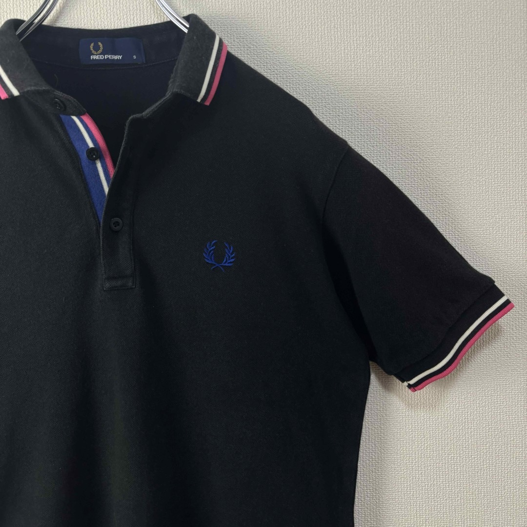 FRED PERRY(フレッドペリー)の人気　フレッドペリー　ポロシャツ　黒　青　白　ピンク　S古着 メンズのトップス(ポロシャツ)の商品写真