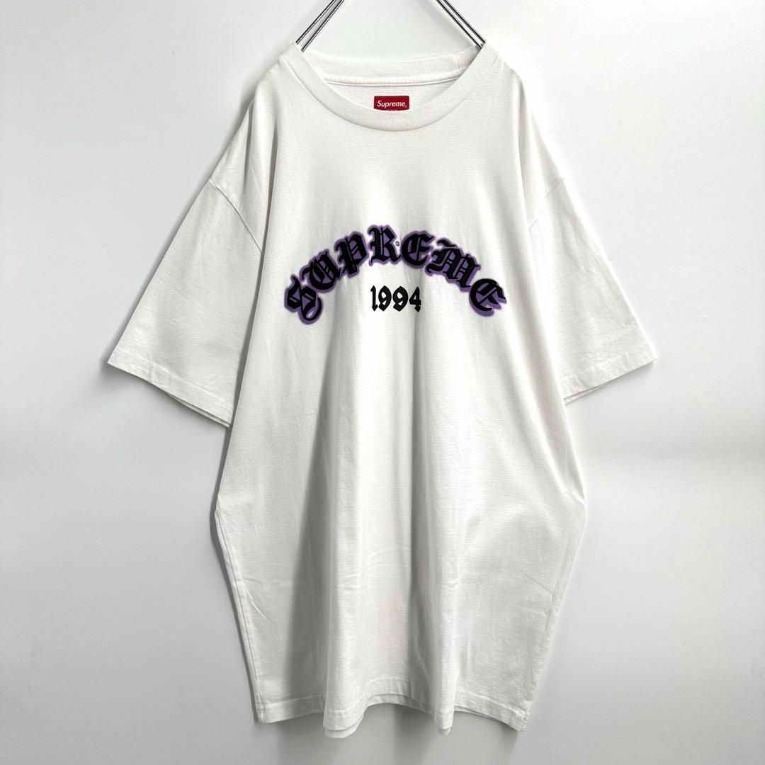 Supreme(シュプリーム)の【大人気】希少XL　シュプリーム★アーチロゴ　オールドイングリッシュ　Tシャツ メンズのトップス(Tシャツ/カットソー(半袖/袖なし))の商品写真