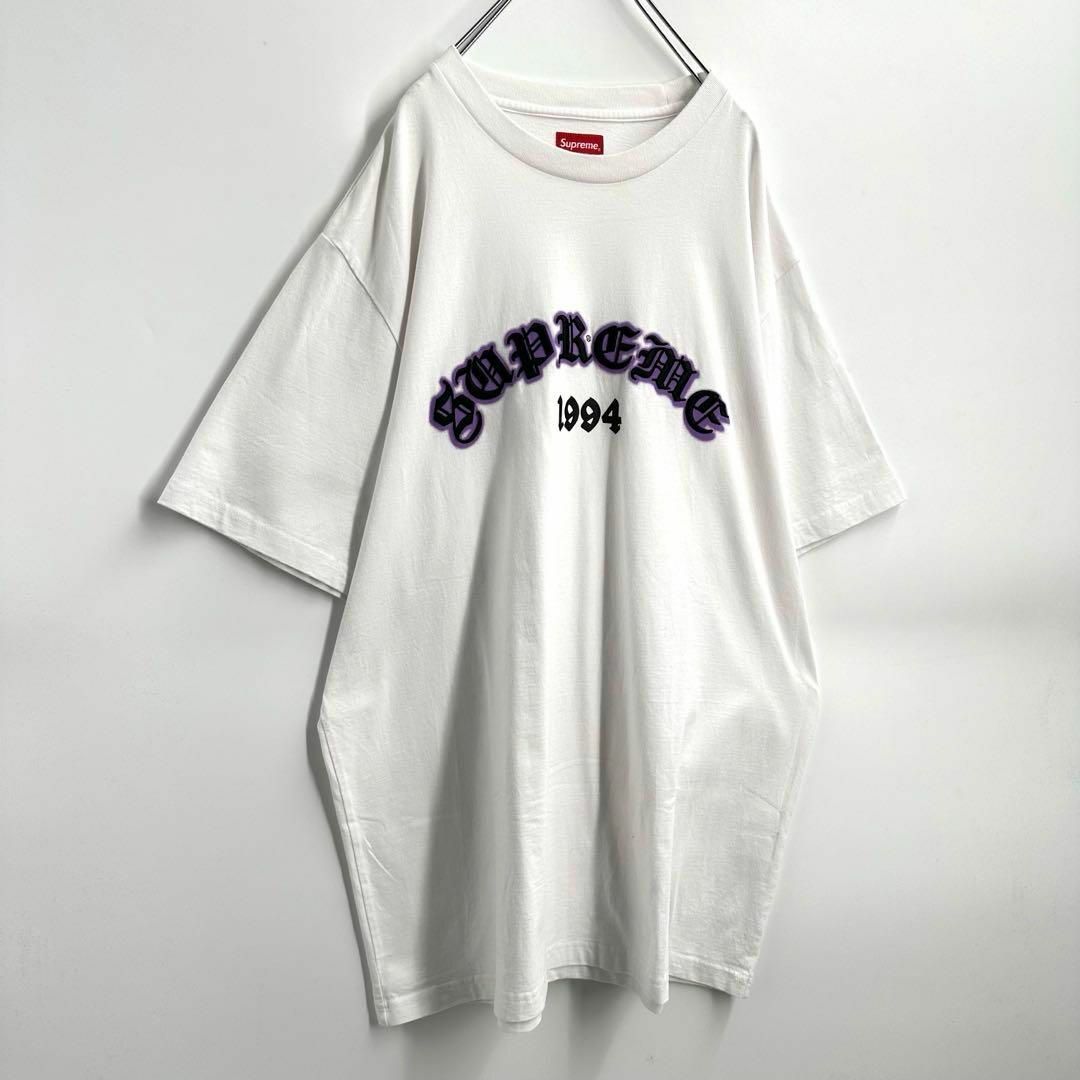 Supreme(シュプリーム)の【大人気】希少XL　シュプリーム★アーチロゴ　オールドイングリッシュ　Tシャツ メンズのトップス(Tシャツ/カットソー(半袖/袖なし))の商品写真