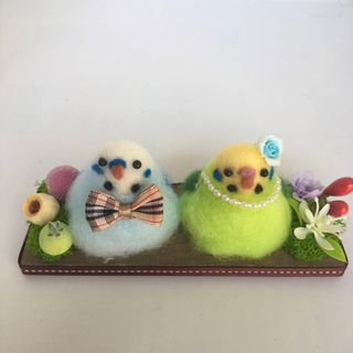 羊毛フェルト　セキセイインコの置物　鳥(ぬいぐるみ)