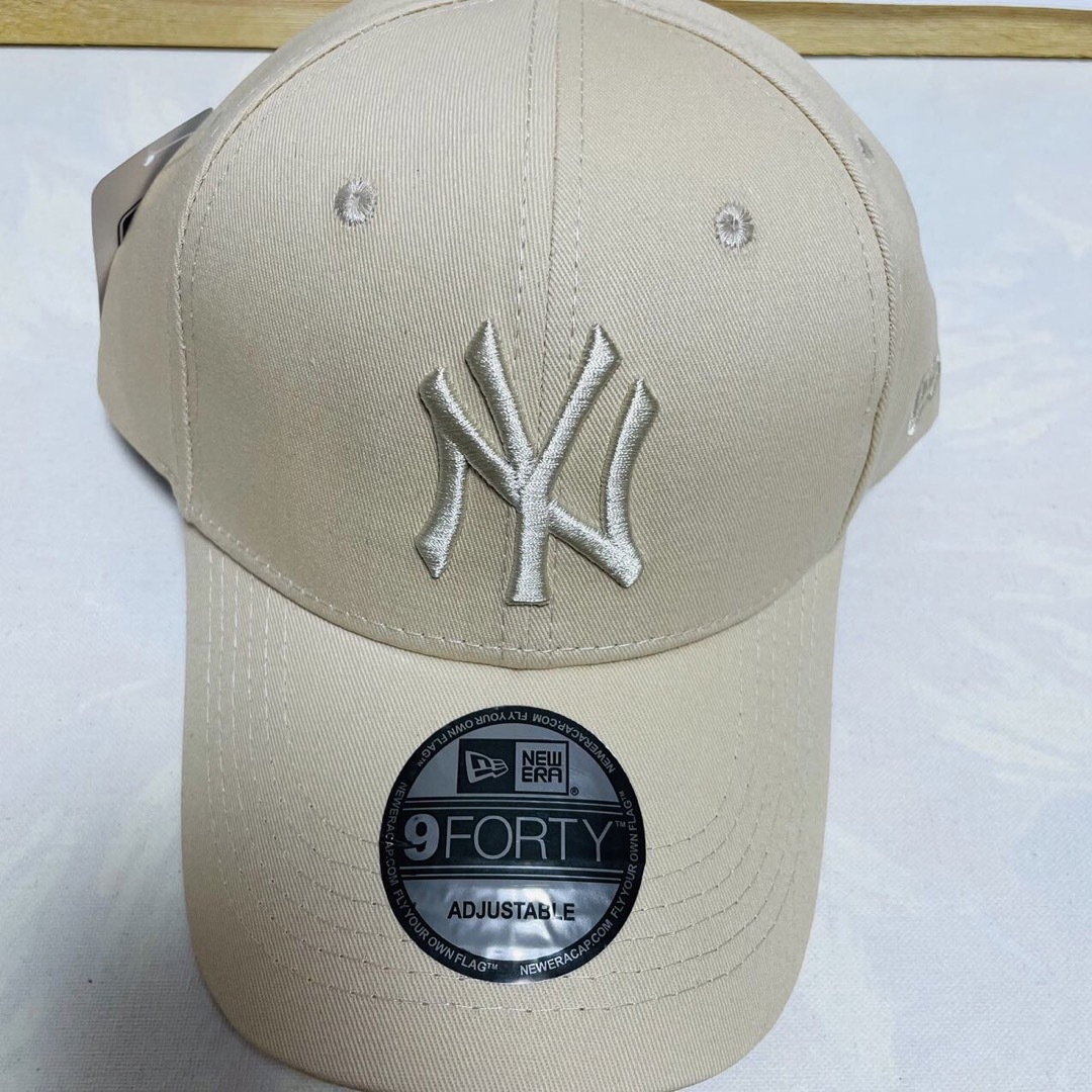 NEW ERA(ニューエラー)のNEWERA ニューエラ 9FORTY ヤンキース キャップ　ベージュ メンズの帽子(キャップ)の商品写真