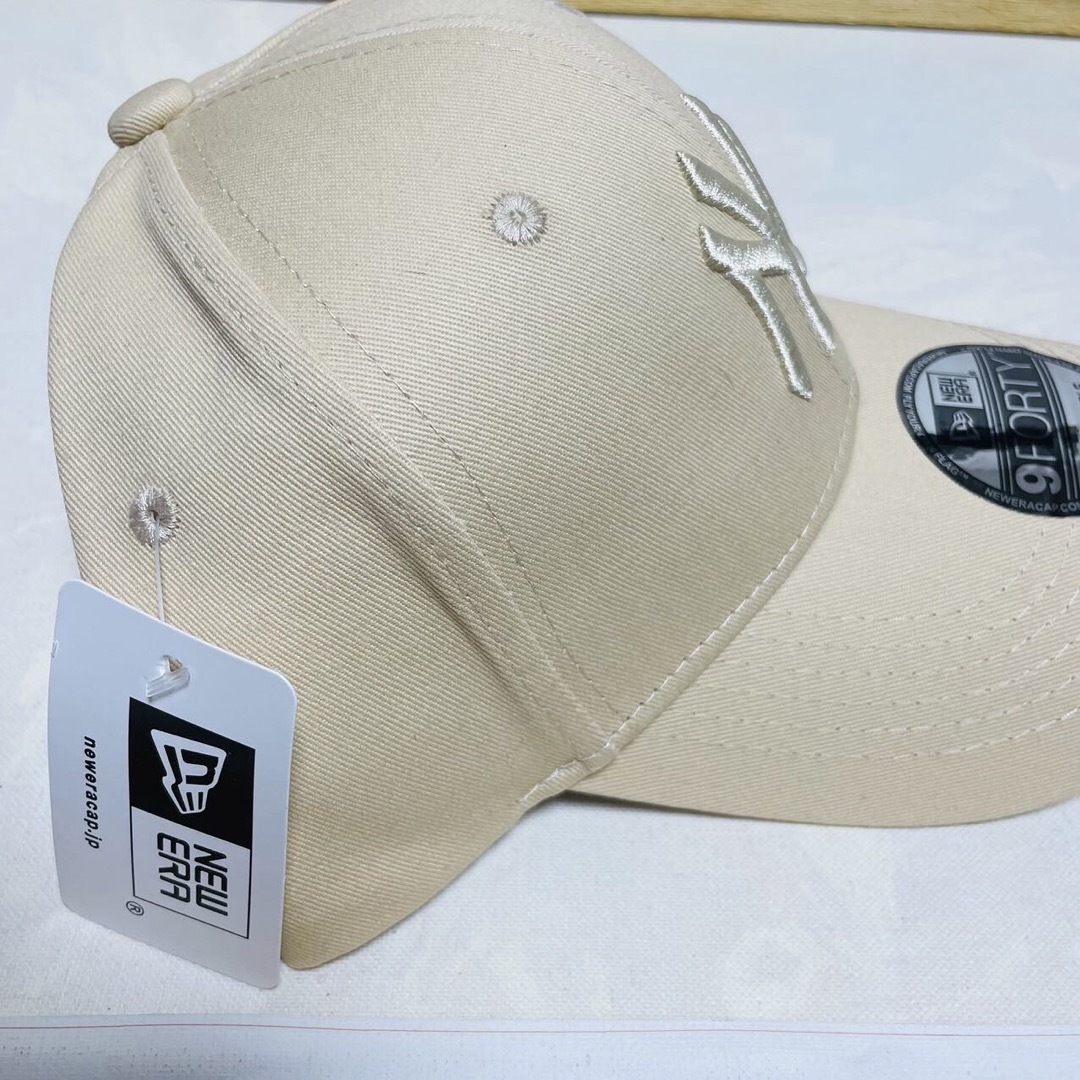 NEW ERA(ニューエラー)のNEWERA ニューエラ 9FORTY ヤンキース キャップ　ベージュ メンズの帽子(キャップ)の商品写真