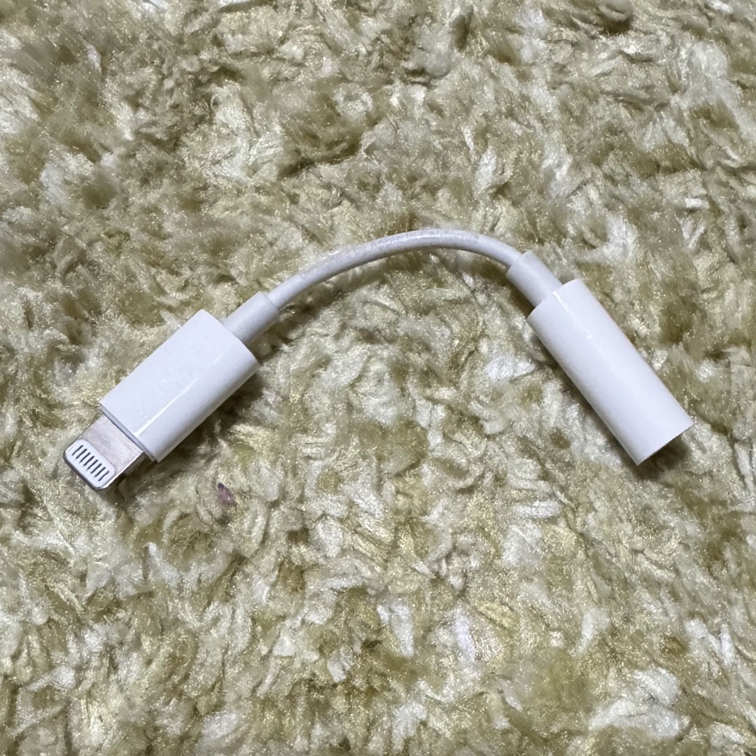 APPLE Lightning  3.5 mmヘッドホンジャックアダプタMMX6 スマホ/家電/カメラのスマホアクセサリー(その他)の商品写真