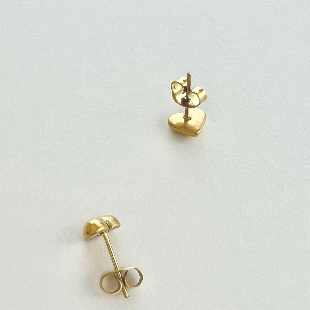 イエローゴールド　ぷっくりハートピアス　一粒　サージカルステンレス　14k レディースのアクセサリー(ピアス)の商品写真