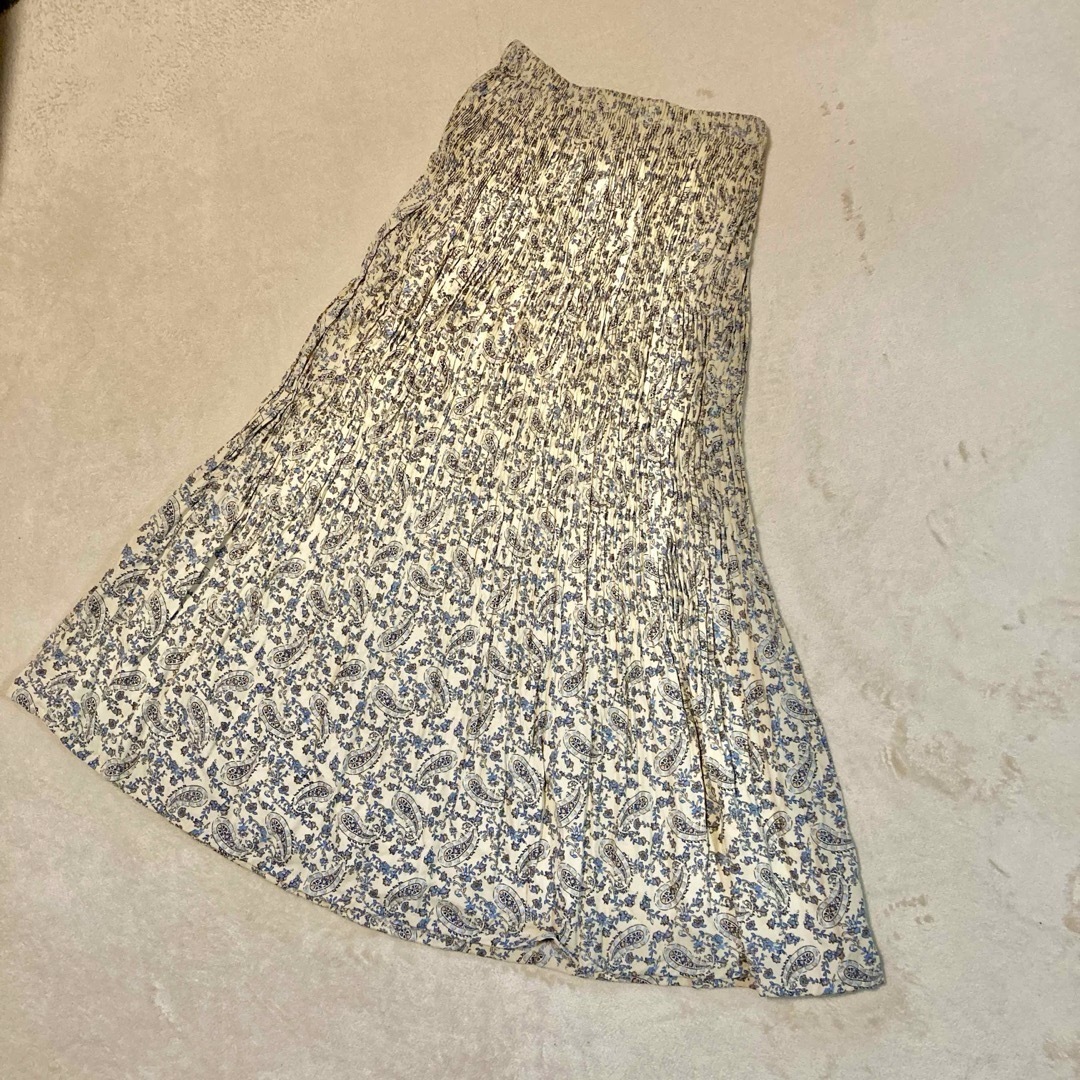 UNIQLO(ユニクロ)のユニクロ ツイストプリーツロングスカート ペイズリー レディースのスカート(ロングスカート)の商品写真