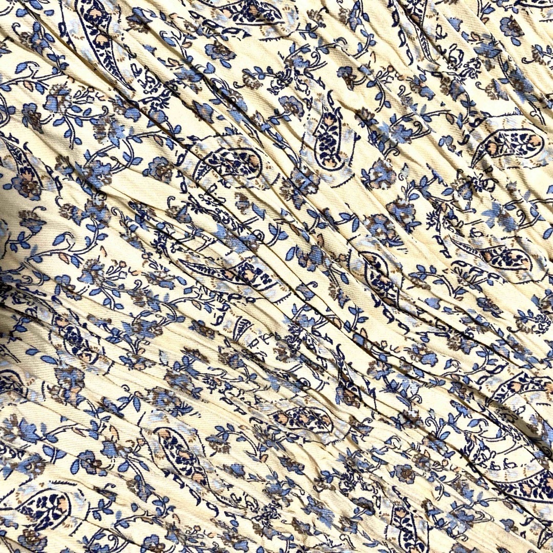 UNIQLO(ユニクロ)のユニクロ ツイストプリーツロングスカート ペイズリー レディースのスカート(ロングスカート)の商品写真
