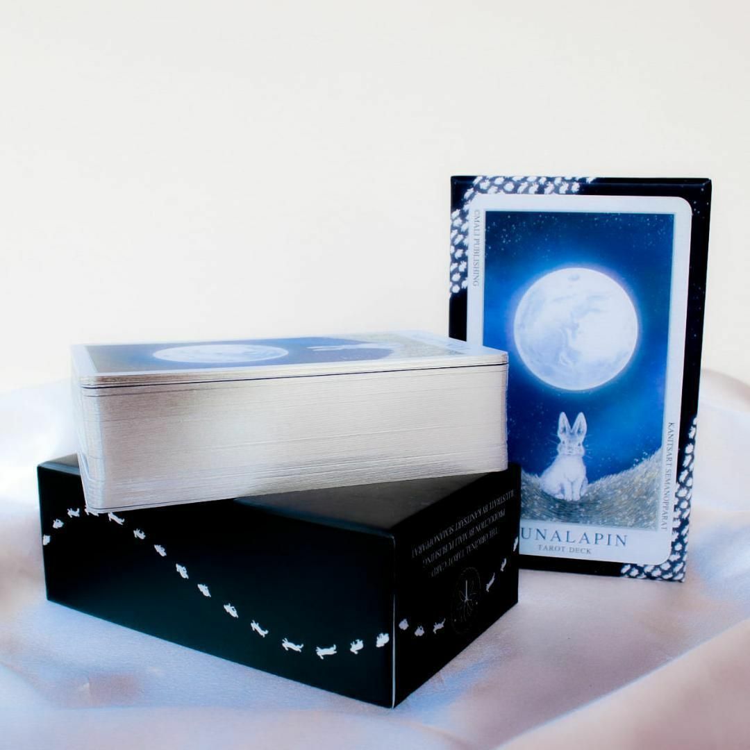 正規品 Luna Lapin Tarot タロットカード (銀縁) エンタメ/ホビーのテーブルゲーム/ホビー(その他)の商品写真