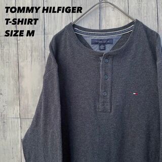 トミーヒルフィガー(TOMMY HILFIGER)のアメリカ古着　トミーヒルフィガ長袖ヘンリーネックTシャツ　サイズM ユニセックス(Tシャツ/カットソー(半袖/袖なし))