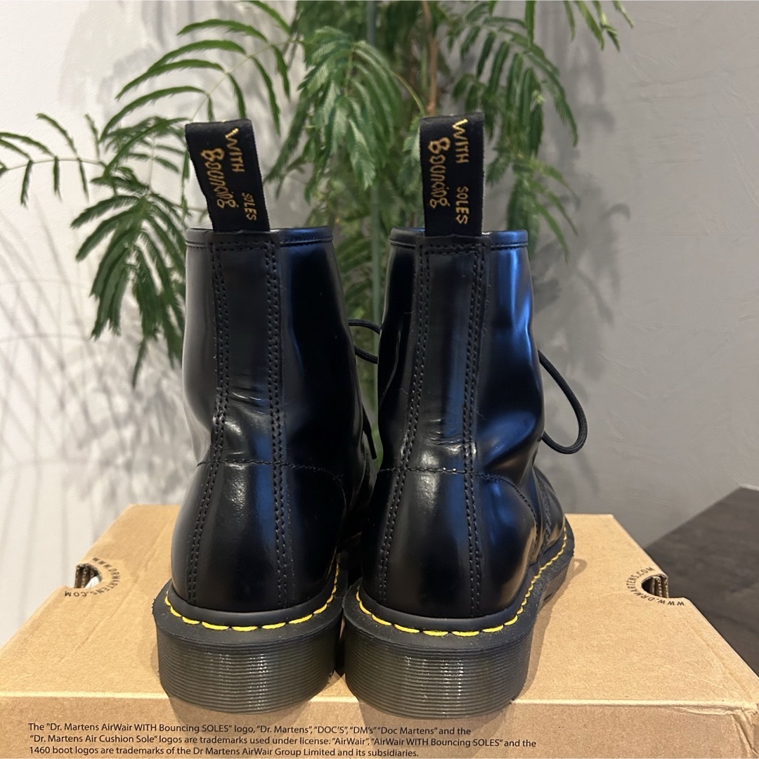 Dr.Martens(ドクターマーチン)の【美品】Dr. Martens マーチン 1460 8 ホールブーツ 箱付き メンズの靴/シューズ(ブーツ)の商品写真