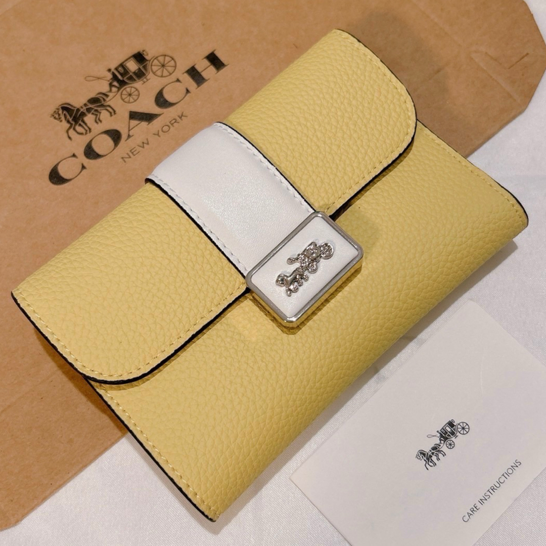 COACH(コーチ)のCOACH 三つ折り　財布　レザー　イエロー　コンパクト　ウォレット　未使用品 レディースのファッション小物(財布)の商品写真