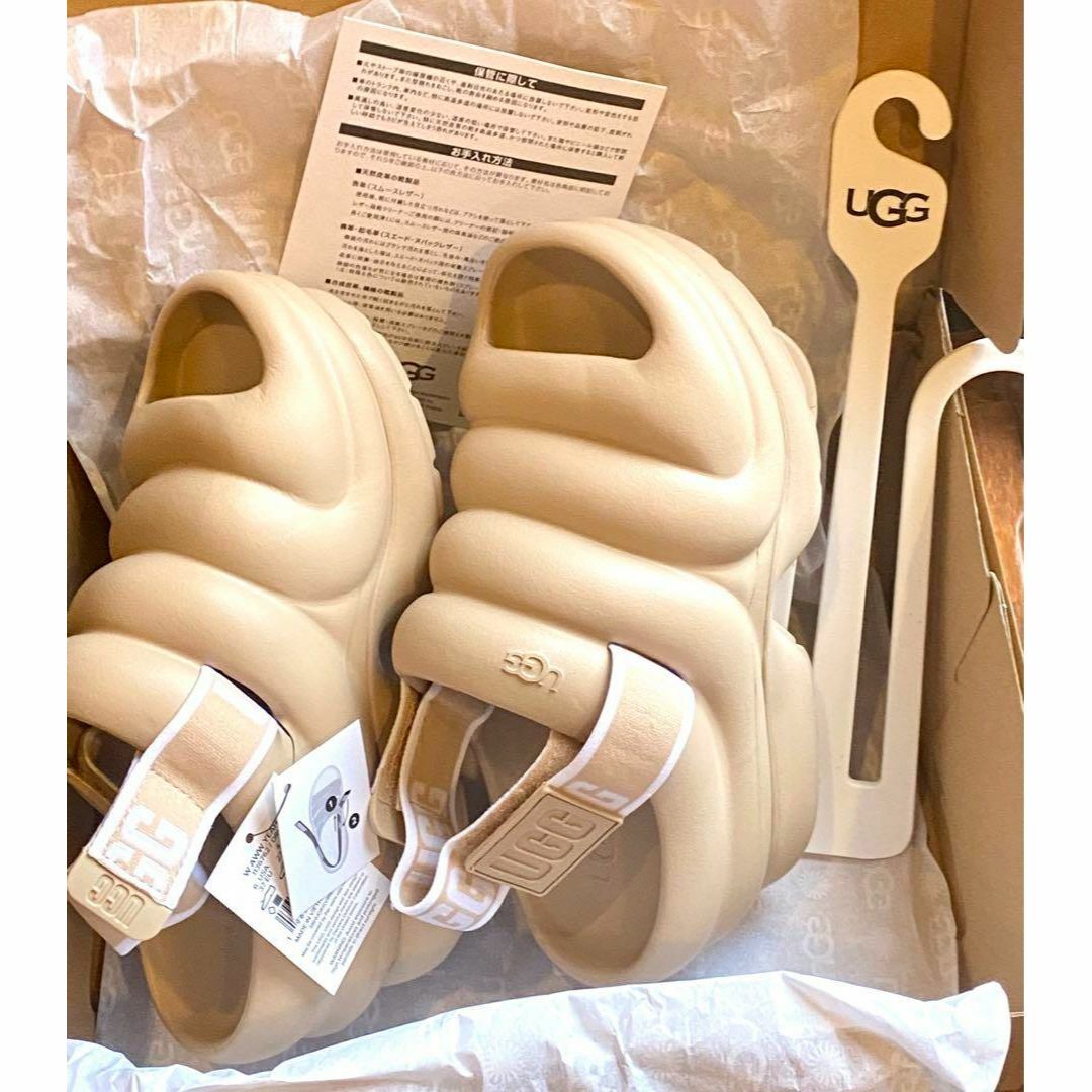 UGG(アグ)の新品・タグ付✨激可愛い♬✨23cm✨UGG✨Aww Yeah✨アー イヤー✨厚底 レディースの靴/シューズ(サンダル)の商品写真