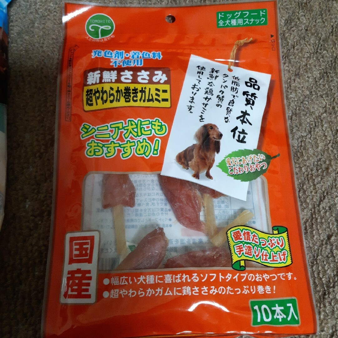 Nestle(ネスレ)のキットカット二種+犬用新鮮ささみ超やわらかガム 食品/飲料/酒の食品(菓子/デザート)の商品写真