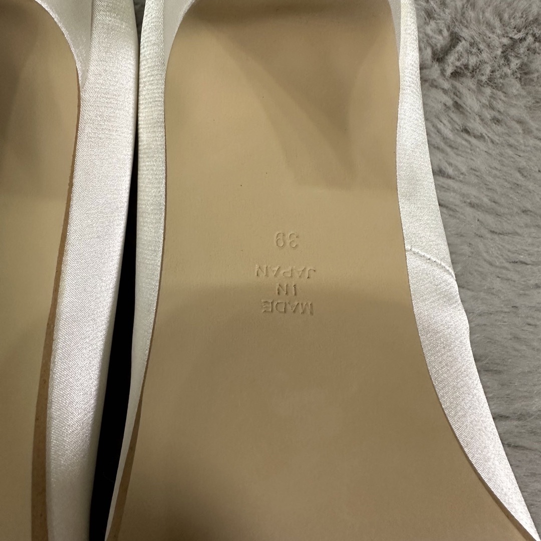 白パンプス BENIR 結婚式 ヒール7cm サイズ39 レディースの靴/シューズ(ハイヒール/パンプス)の商品写真