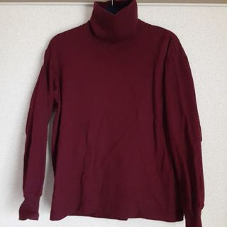 ユニクロ(UNIQLO)のユニクロU タートルネック 長袖 エンジ ワイン Mサイズ(Tシャツ/カットソー(七分/長袖))