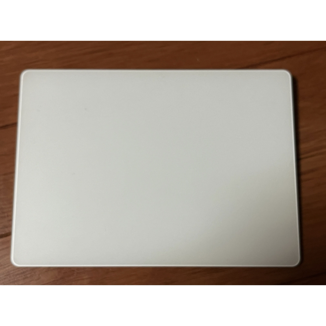 Apple Magic Trackpad 2 MJ2R2J/A スマホ/家電/カメラのPC/タブレット(PC周辺機器)の商品写真