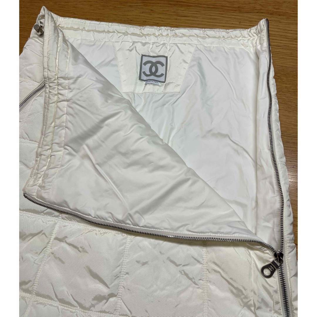 CHANEL(シャネル)のシャネル　スカート　スポーツライン　中綿 レディースのスカート(ひざ丈スカート)の商品写真