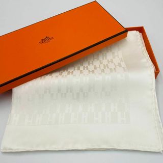 エルメス(Hermes)の極美品★HERMES★ ミニスカーフ ポケットチーフ カレ40 Hロゴ ホワイト(バンダナ/スカーフ)